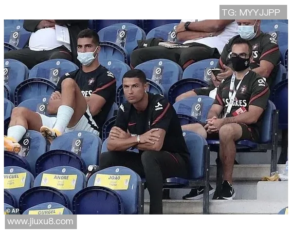 足球明星C罗推出限量版口罩引发球迷热潮，助力防疫与时尚结合