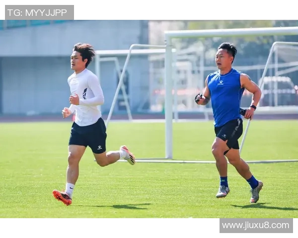 足球明星户外跑步训练揭秘提升体能与技巧的有效方法与经验分享